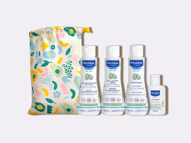 mustela-trousse-mes-premiers-voyages-coffret-4-soins-b-b-format-voyage-en-trouss image 1