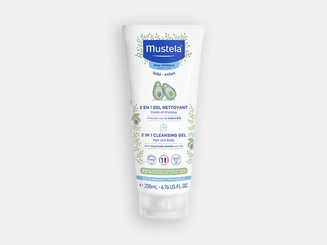 mustela-gel-nettoyant-2-en-1-b-b-l-avocat-bio-gel-lavant-et-shampoing-ne-pique-p image 1