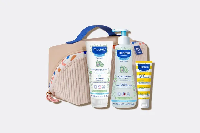mustela-vanity-trousse-vacances-coffret-voyage-gel-lavant-2-en-1-200-ml-eau-nett image 1