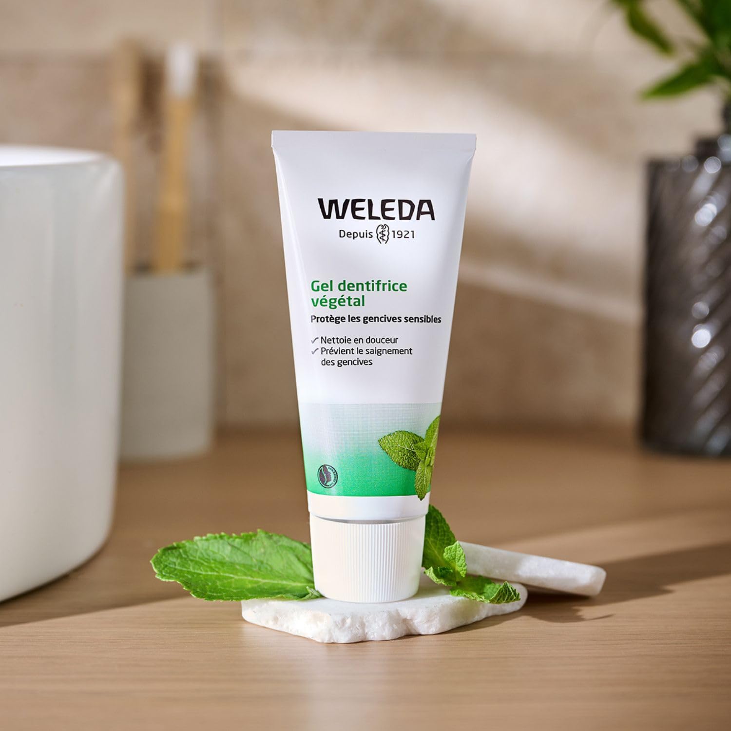 weleda-gel-dentifrice-v-g-tal-gencives-sensibles-75-ml-sans-fluor-myrrhe-camomil image 3