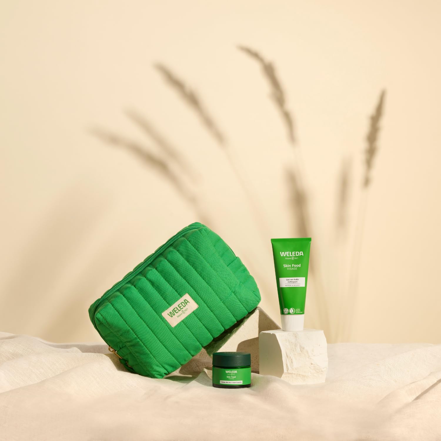 weleda-trousse-visage-skin-food-2025-cr-me-de-jour-nourrissante-40-ml-gel-en-hui image 2