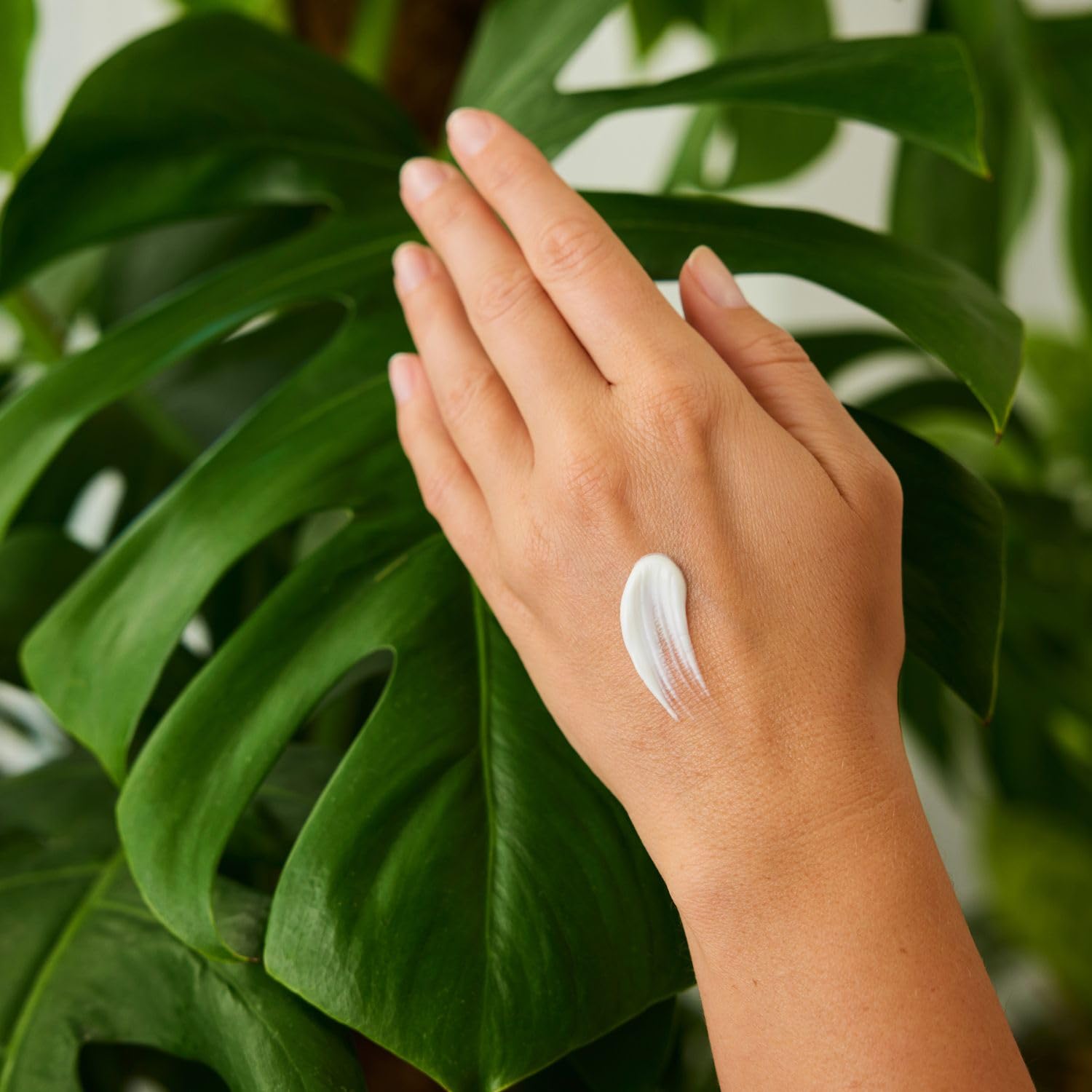 weleda-cr-me-mains-confort-amande-50-ml-cr-me-apaisante-hydratante-pour-peaux-se image 3