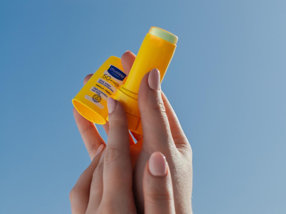 mustela-stick-solaire-spf-50-famille-protection-solaire-haute-uva-uvb-visage-et- image 6