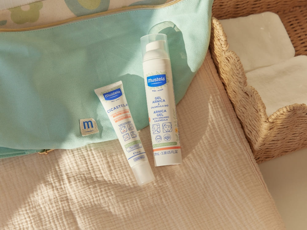 mustela-banane-petits-bobos-coffret-gel-arnica-calendula-bio-cr-me-r-paratrice-c image 4