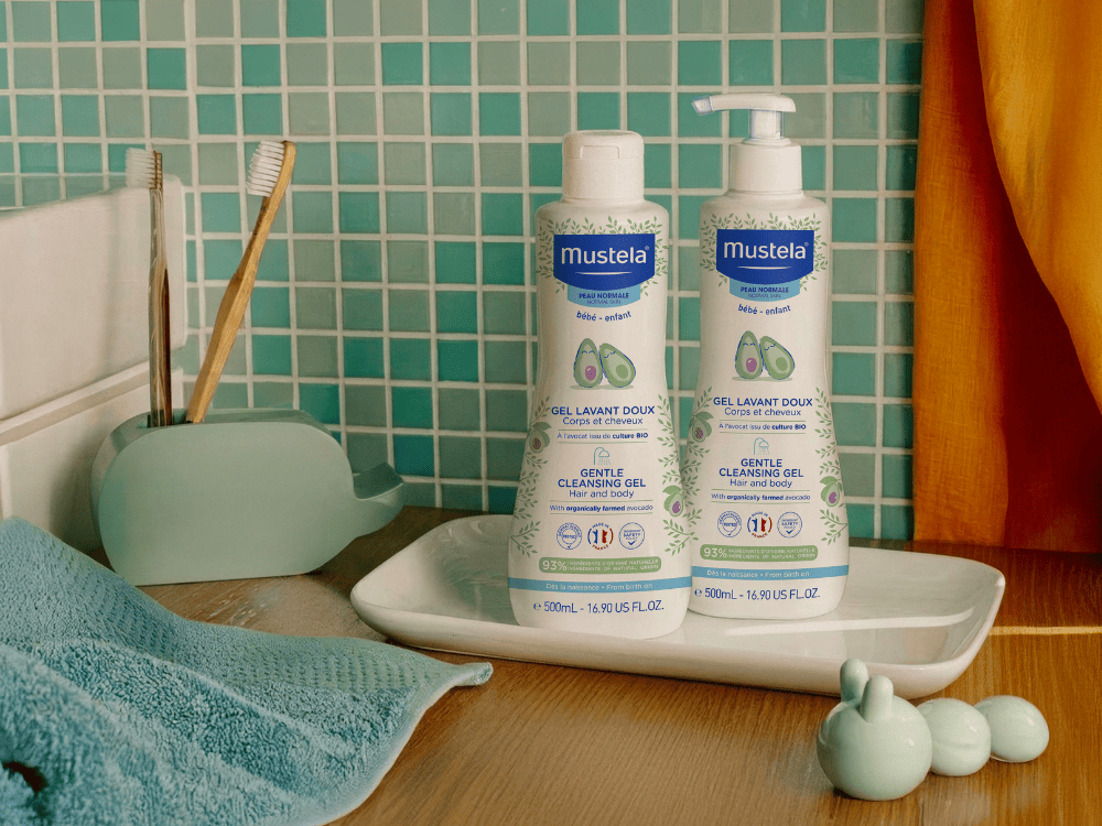 mustela-gel-lavant-doux-b-b-l-avocat-bio-visage-corps-cheveux-d-s-la-naissance image 2