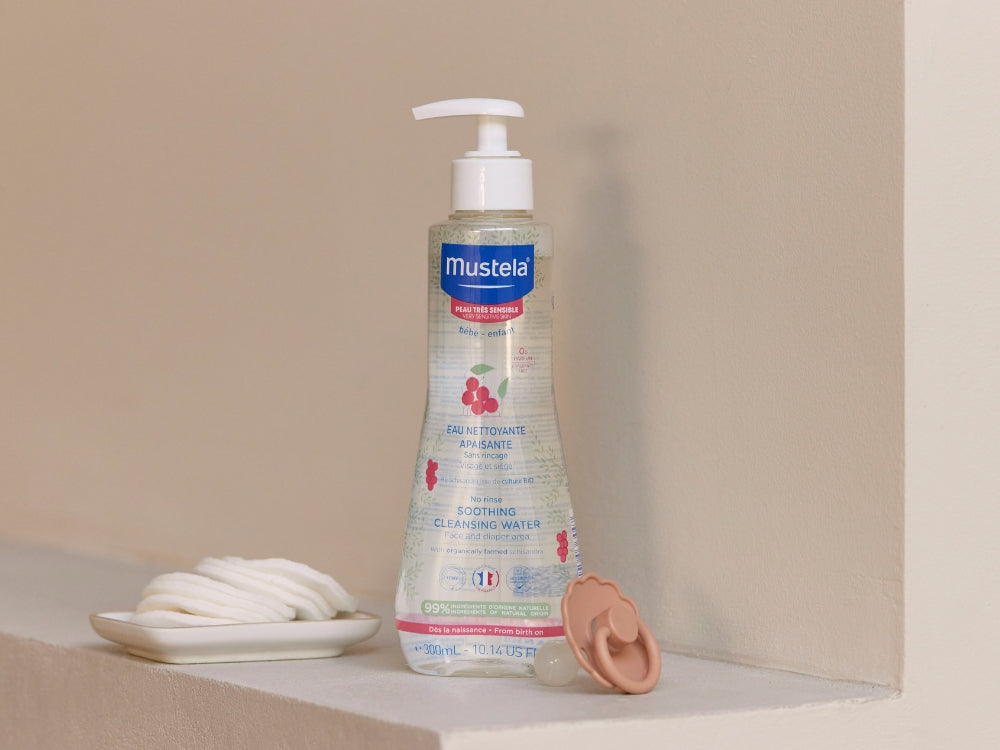 mustela-eau-nettoyante-apaisante-sans-rin-age-au-schisandra-bio-micellaire-visag image 2