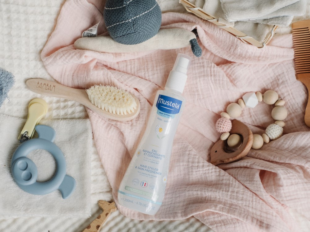 mustela-eau-rafra-chissante-et-coiffante-b-b-l-eau-de-camomille-bio-brume-parfum image 3