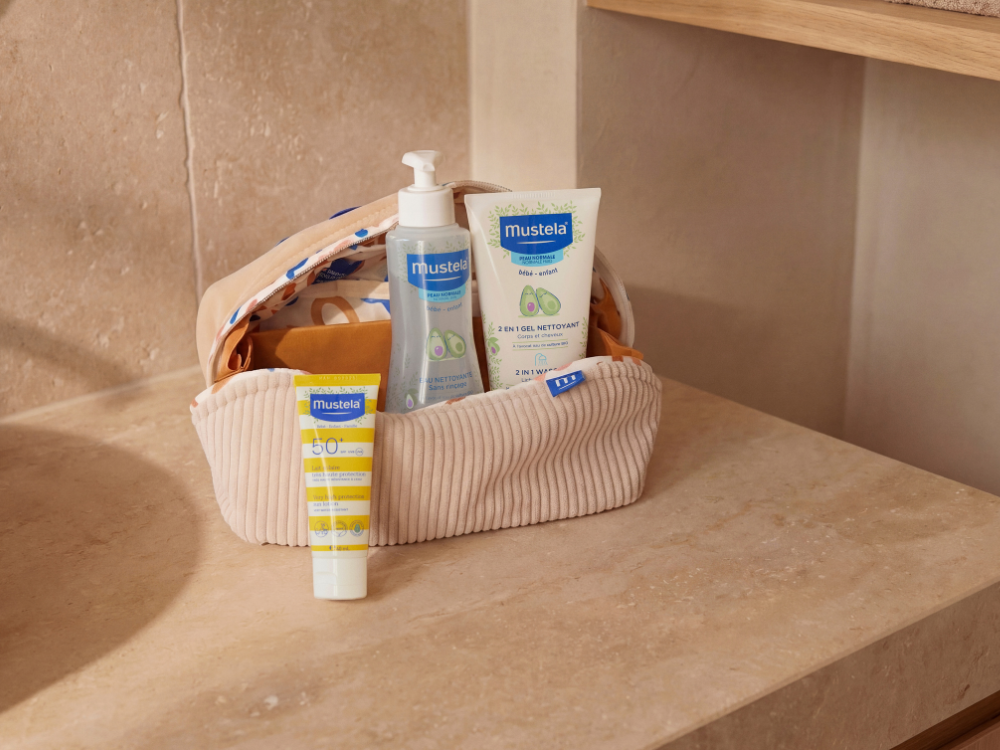 mustela-vanity-trousse-vacances-coffret-voyage-gel-lavant-2-en-1-200-ml-eau-nett image 3