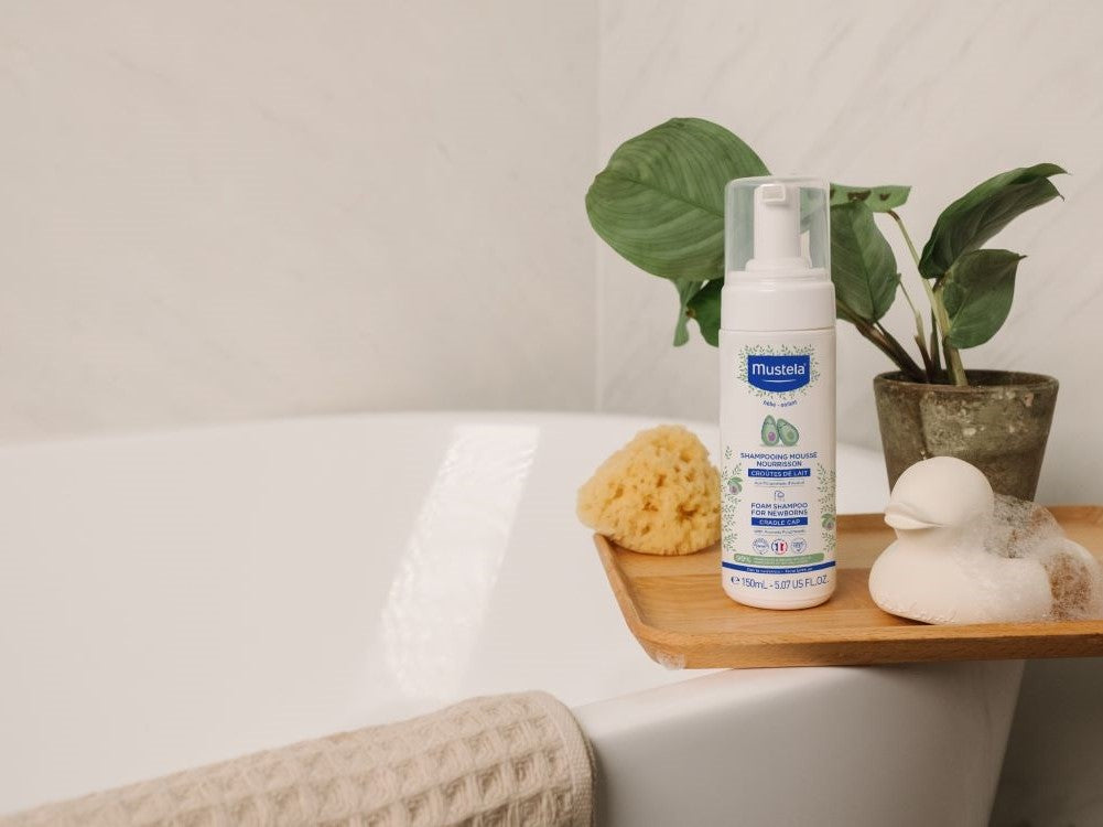 mustela-shampoing-mousse-nourrisson-shampoing-b-b-anti-cro-tes-de-lait-sans-parf image 3
