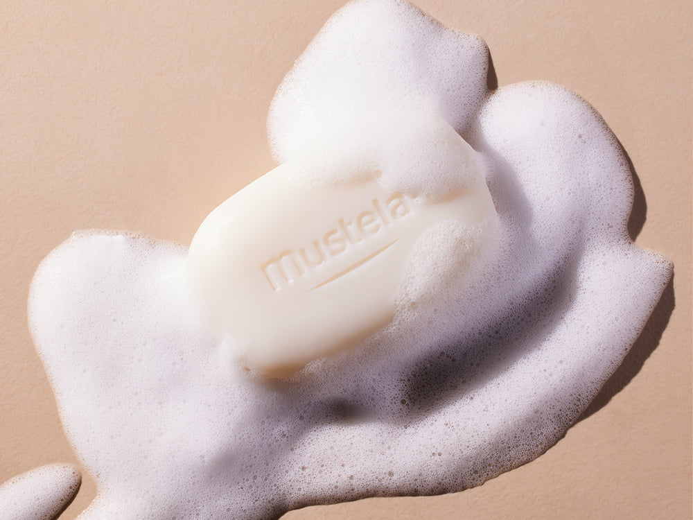 mustela-savon-surgras-cold-cream-la-cire-d-abeille-bio-pain-lavant-corps-et-chev image 4