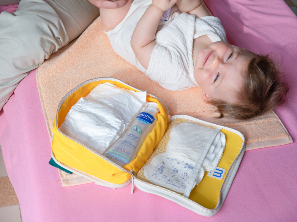 mustela-trousse-de-toilette-pochette-de-rangement-pour-soins-b-b-et-voyages-2-co image 4